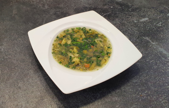 Ketogeniczna zupa z zielonych warzyw